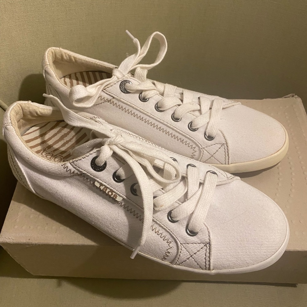 Taos Sneakers Size 8 New NWT